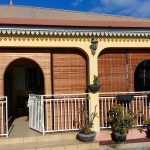 store porte arrondie miel