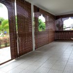 store fenetre orientale teck